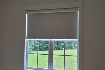 Roller Shades in Hattiesburg, MS: Modern Style and Everyday Function